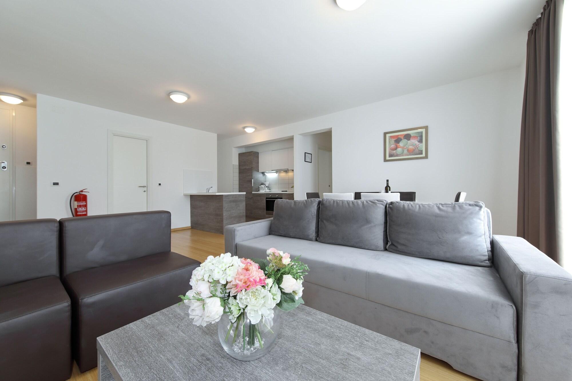 Sunnyside Apartments Resort פטרצ'אנה מראה חיצוני תמונה