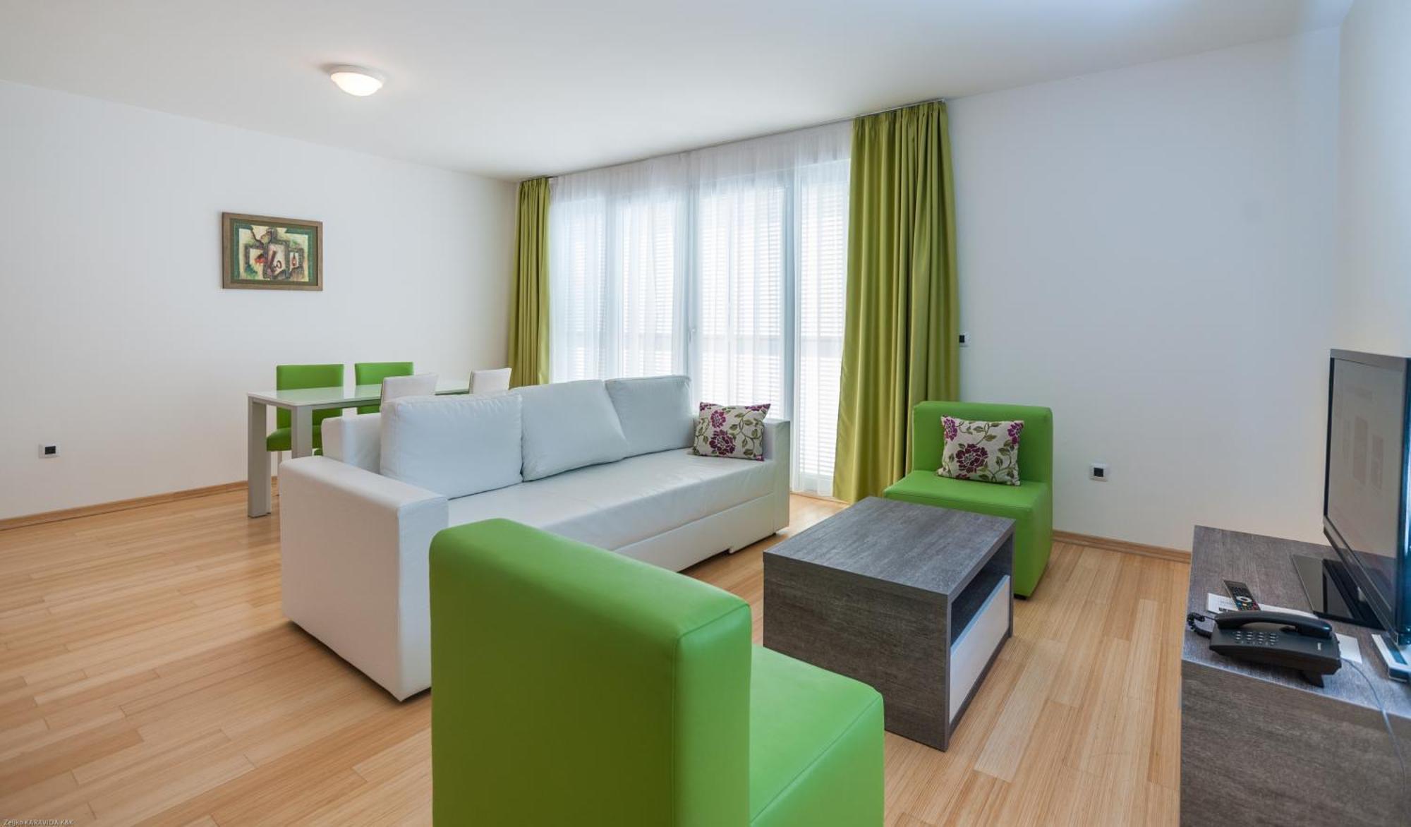 Sunnyside Apartments Resort פטרצ'אנה מראה חיצוני תמונה