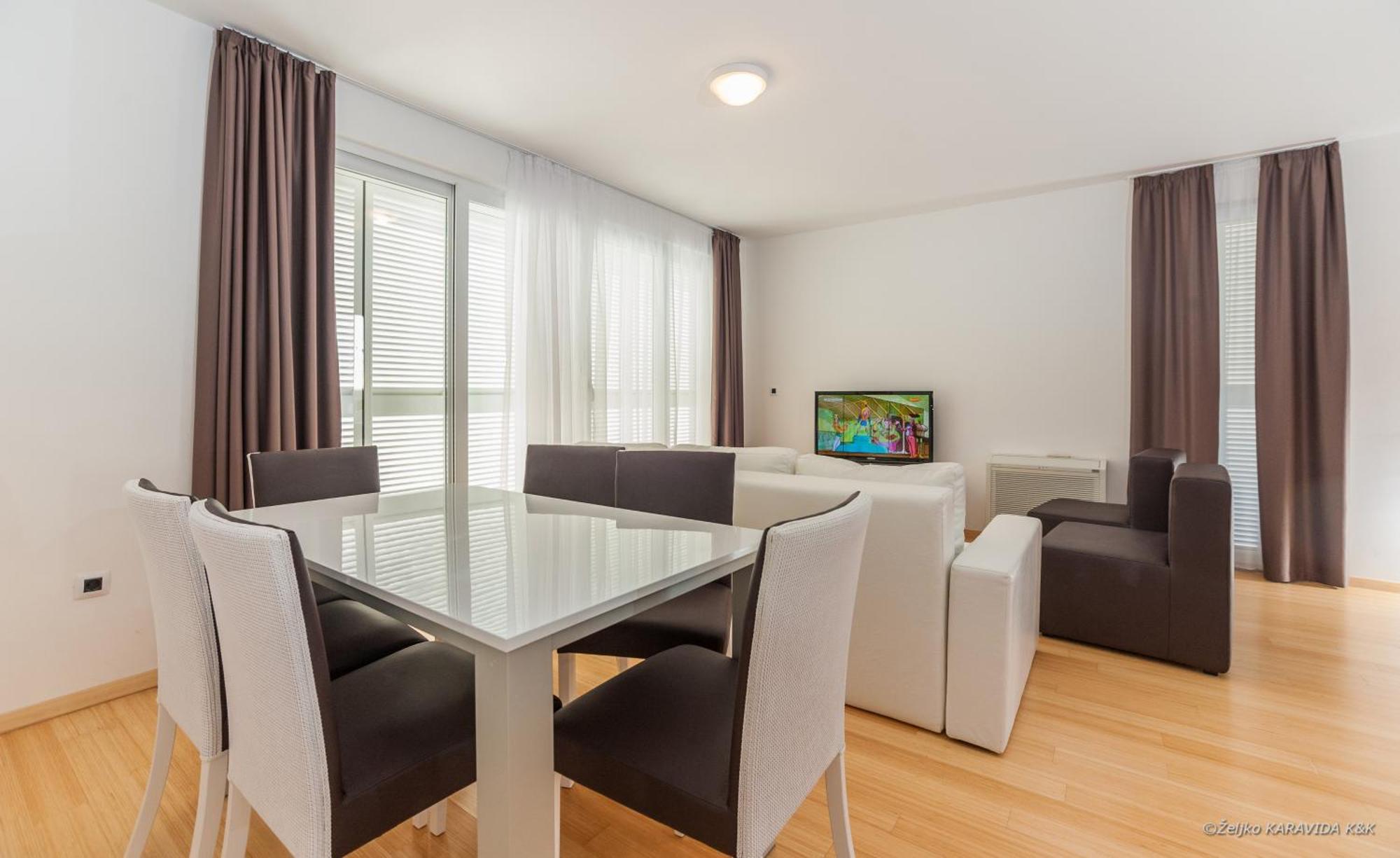 Sunnyside Apartments Resort פטרצ'אנה מראה חיצוני תמונה